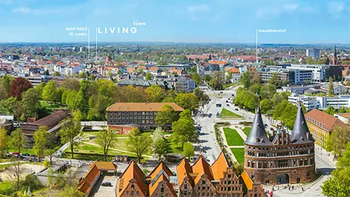 Lübeck aus der Vogelperspektive, im Vordergrund ist das Lübecker To, im Hintergrund sind das neue Quartier Neue Meile mit dem Neubauprojekt Up Town Houses